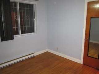 6590 28e Avenue - Photo 2 of 4