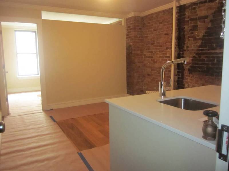 402 W 47th St - Photo 2 of 4