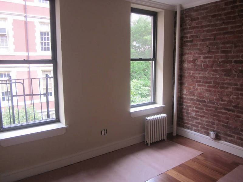 402 W 47th St - Photo 3 of 4