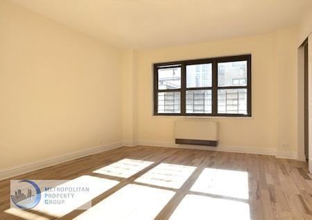 276 Park Ave - Photo 3 of 3