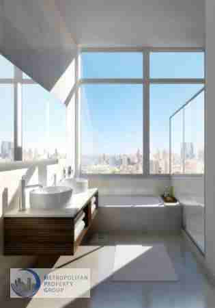 624 W 42nd St - Photo 2 of 3