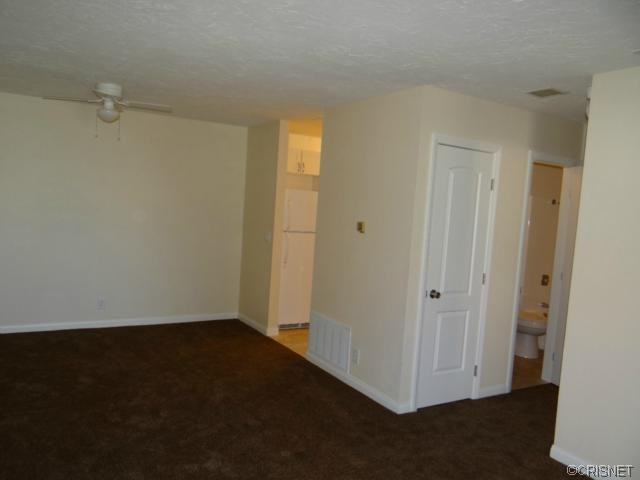 514 N Villa Ct - Photo 3 of 10