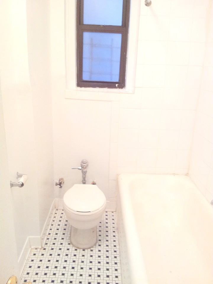 2121 Wallace Ave - Photo 3 of 5