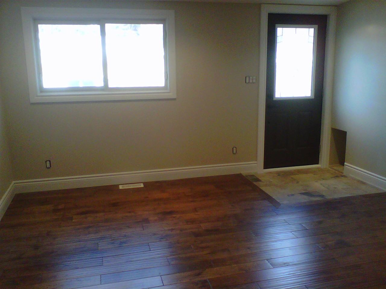 1025 Lakeshore Rd - Photo 3 of 4