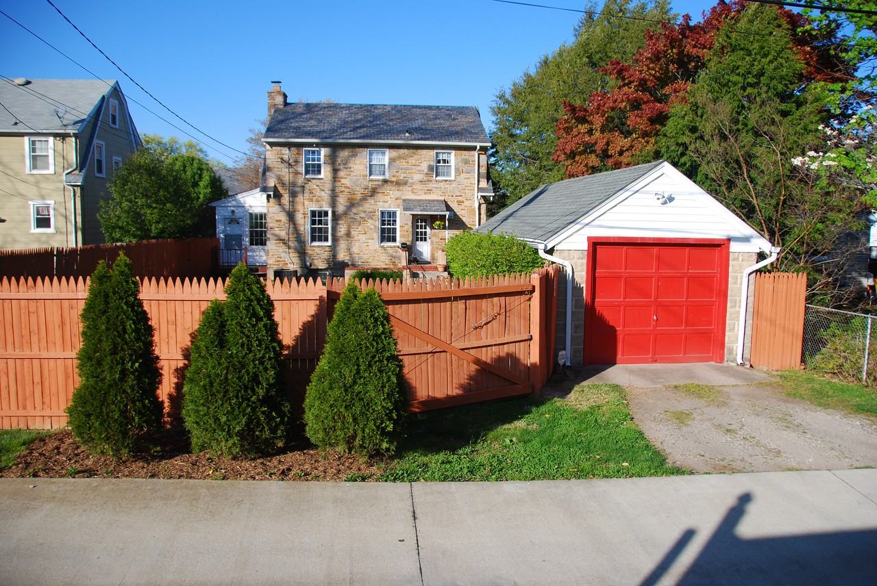 1208 Leeds Terrace - Photo 3 of 21