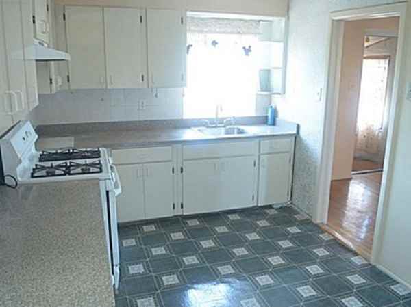 100-38 194th St 3 - Photo 3 of 6