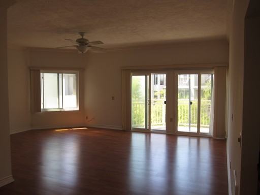 301 La Jolla Blvd - Photo 2 of 13