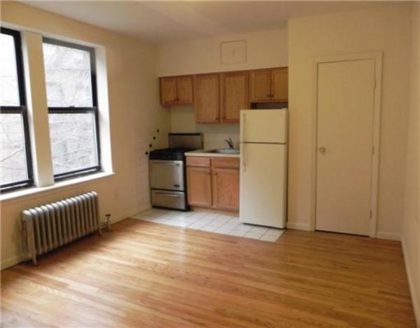 225 E 202nd St 1D - Photo 2 of 4