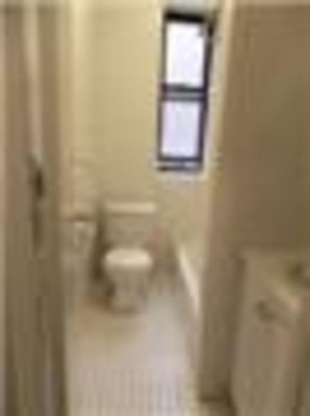 225 E 202nd St 1D - Photo 3 of 4