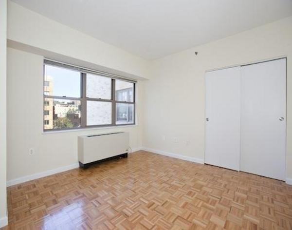 756 Washington St 4G - Photo 2 of 3