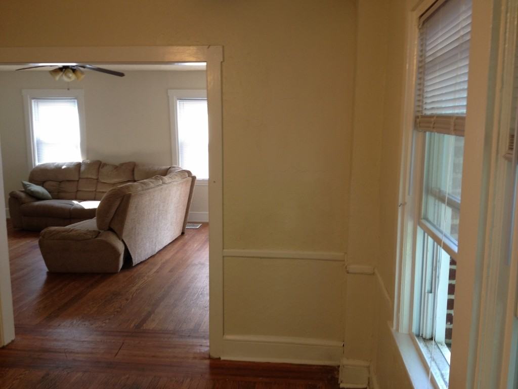 912 Glen Terrace - Photo 2 of 7