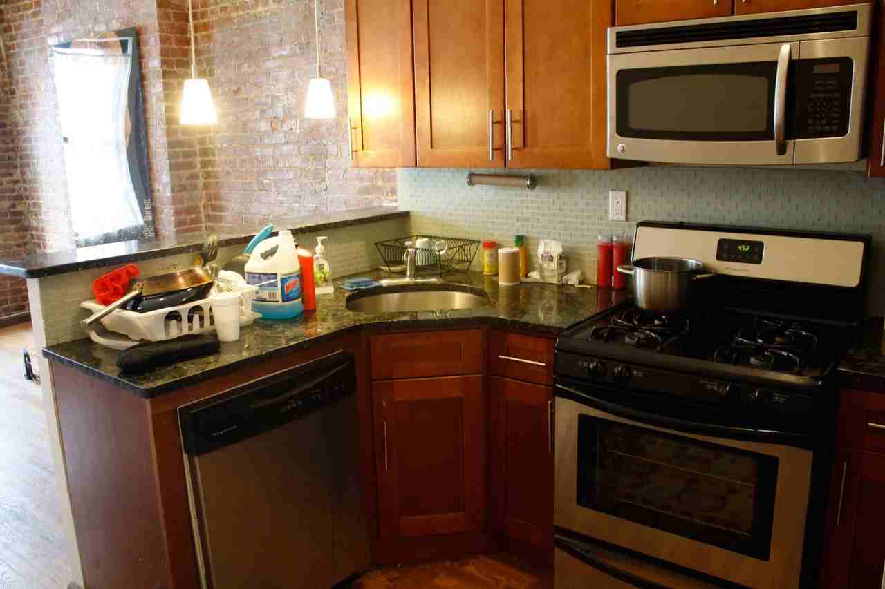 250 Madison St - Photo 2 of 6