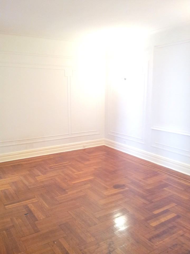 655 Pelham Pkwy S - Photo 2 of 5