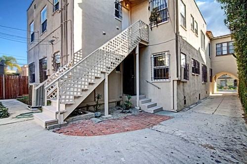 1107 S Hayworth Ave - Photo 3 of 14