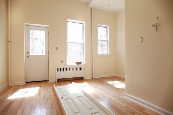 323 Evergreen Ave 1L - Photo 2 of 6