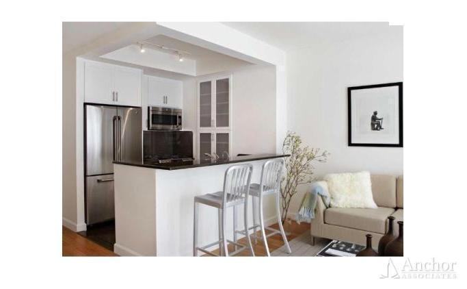 330 W 39 19 - Photo 3 of 4