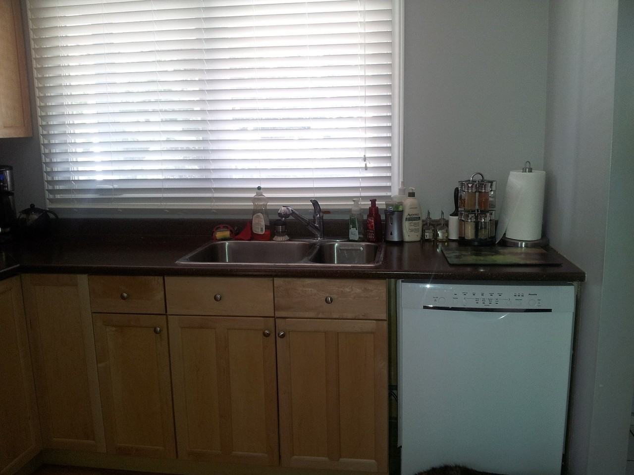 98 Woodfield Dr - Photo 3 of 8