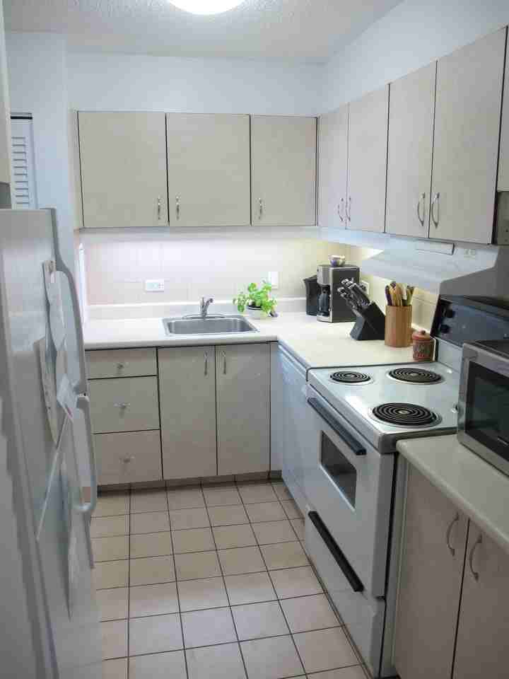 1550 Avenue du Docteur-Penfield #1206 - Photo 2 of 8