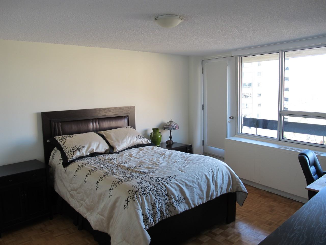 1550 Avenue du Docteur-Penfield #1206 - Photo 3 of 8