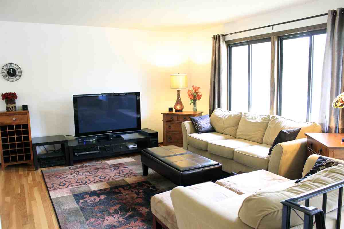 12821 Pheasant Run - Photo 3 of 9