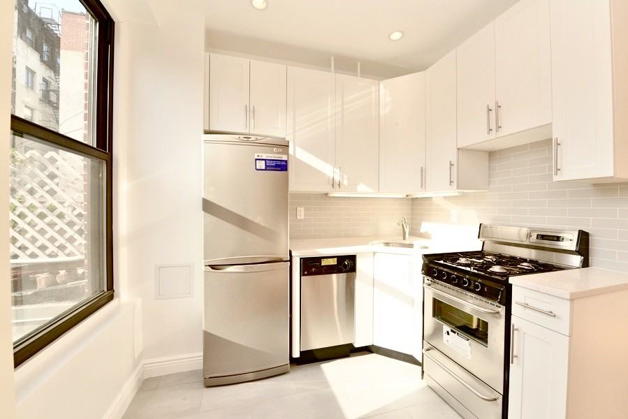 30 W 9th St - Photo 2 of 5