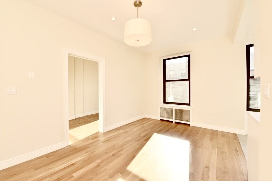30 W 9th St - Photo 3 of 5
