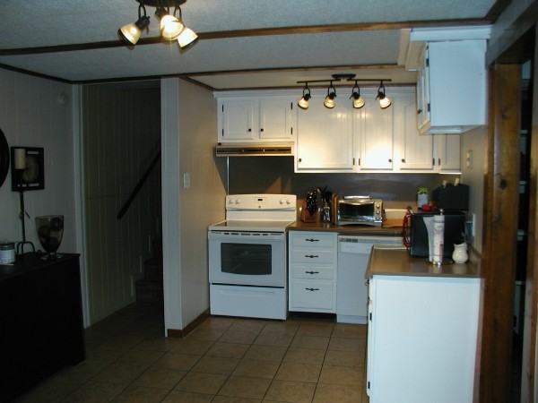 1587 Summit St - Photo 2 of 9