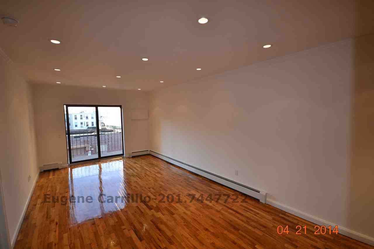 112 Clay St 3F, Brooklyn, IA 52211 1 Bedroom Apartment for Rent