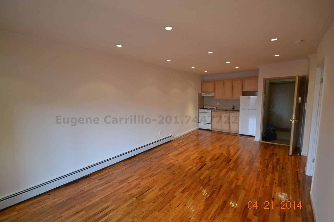 112 Clay St #3F - Photo 2 of 8