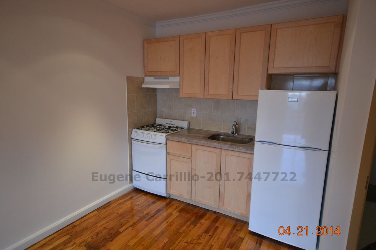 112 Clay St #3F - Photo 3 of 8