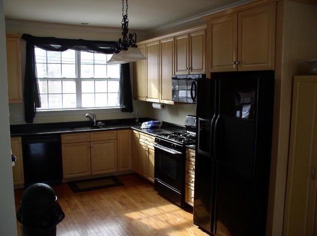 39 W 5th St - Photo 2 of 7