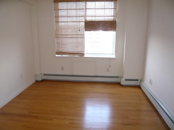 423 Ocean Pkwy 2A - Photo 3 of 6