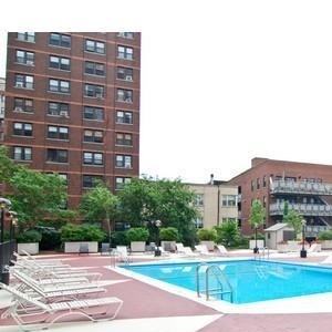 525 W Hawthorne Pl #1208