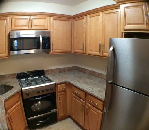 143 Willow St 1R - Photo 3 of 3