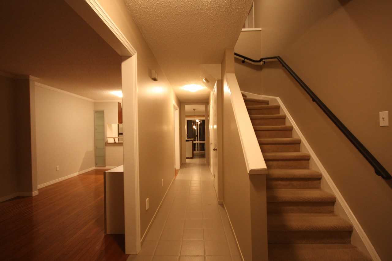 2272 Mowat Ave - Photo 3 of 12