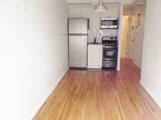 348 W 46th 5R - Photo 2 of 4