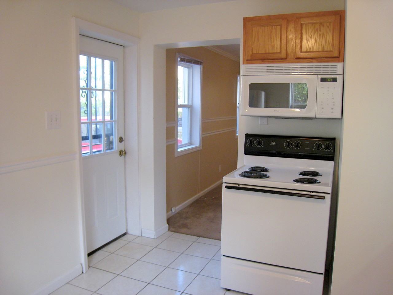 2649 Cold Spring Ln - Photo 3 of 8