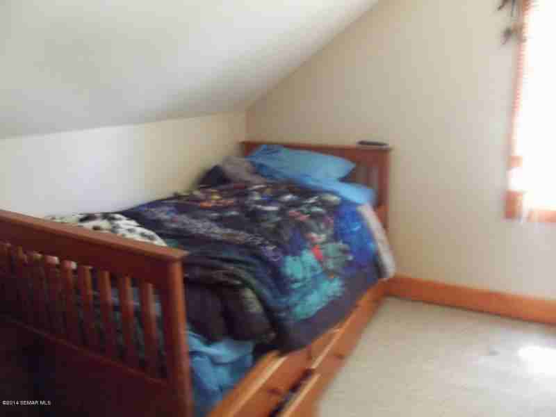 1005 13th Ave NE - Photo 2 of 17