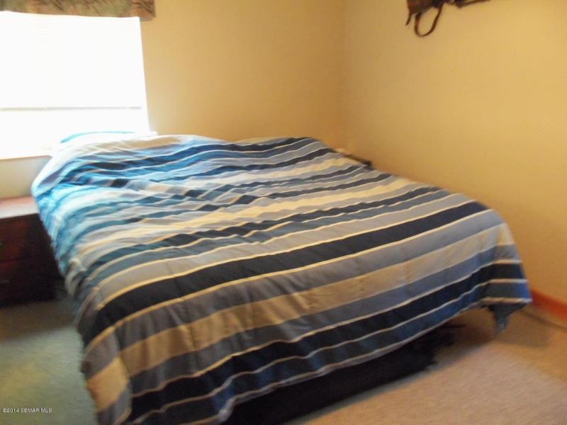 1005 13th Ave NE - Photo 3 of 17