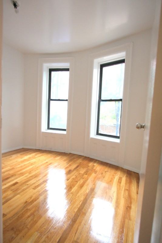 300 W 11th St 5 - Photo 2 of 8