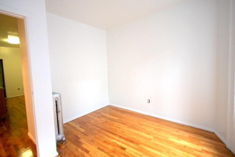 300 W 11th St 5 - Photo 3 of 8