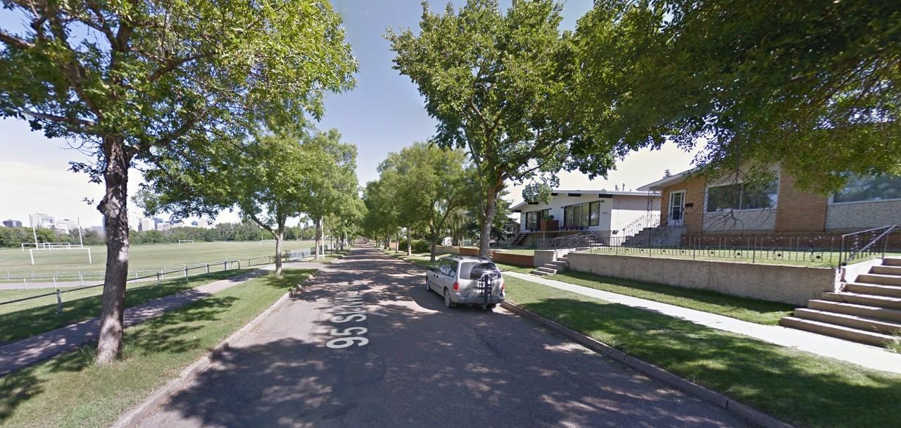 8837 95 St - Photo 2 of 2