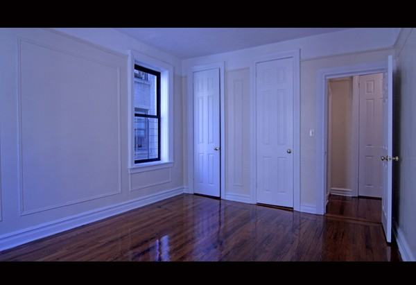 1040 Walton Ave #4 - Photo 2 of 5