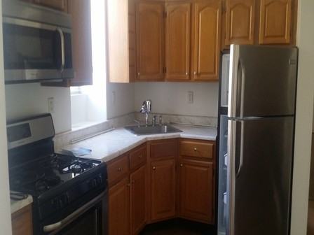 969 Seneca Ave 2R - Photo 3 of 5