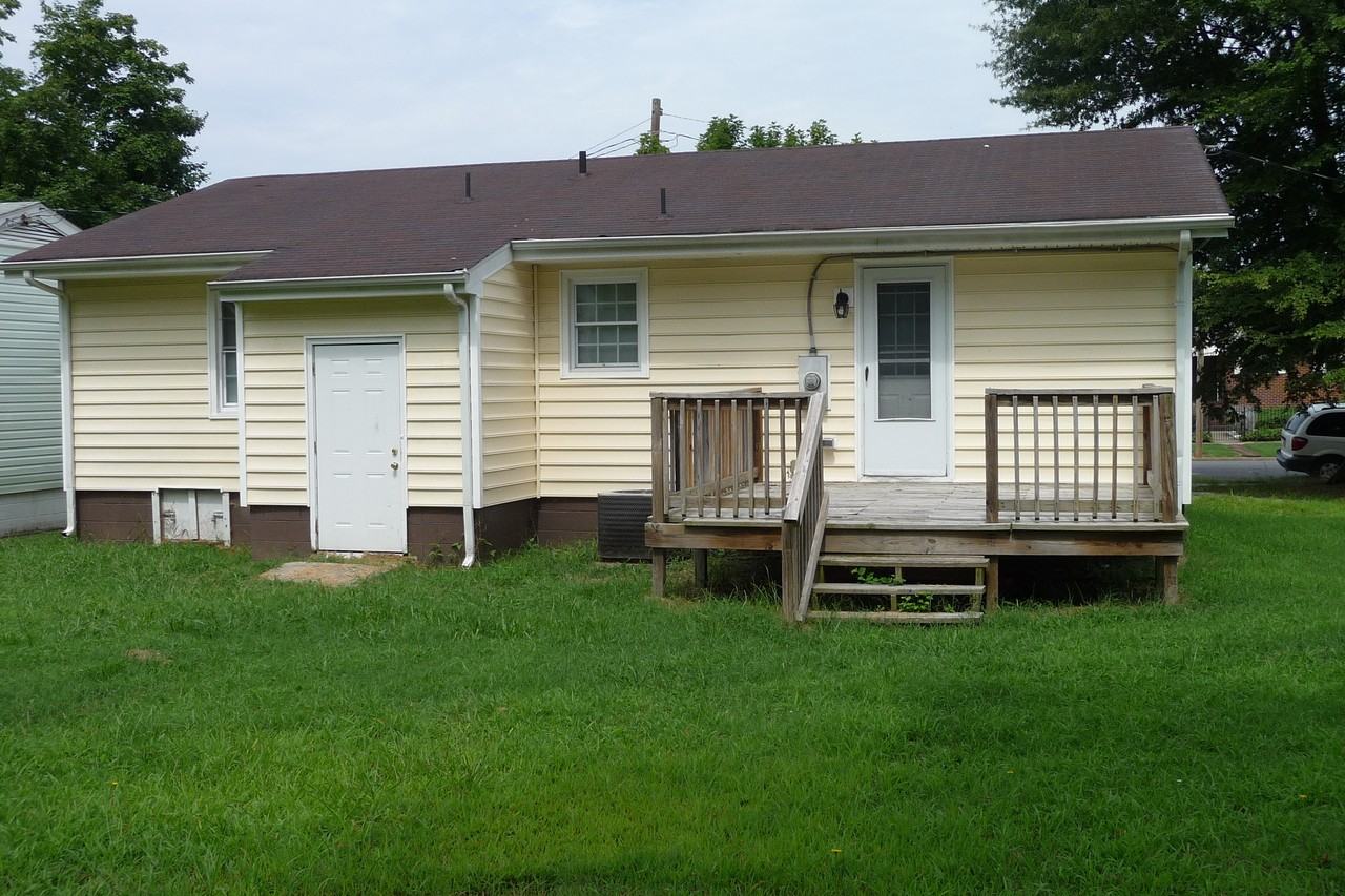 1505 N 24th St - Photo 2 of 5