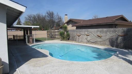 934 N Rose St - Photo 3 of 5