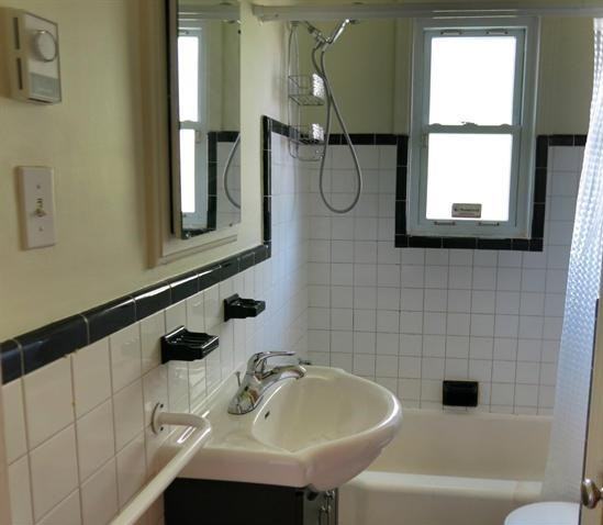 2459 Av Dollard - Photo 2 of 7