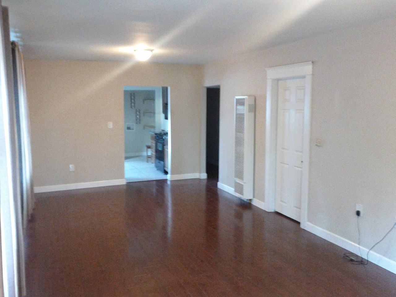 1047 W Pine St - Photo 3 of 10