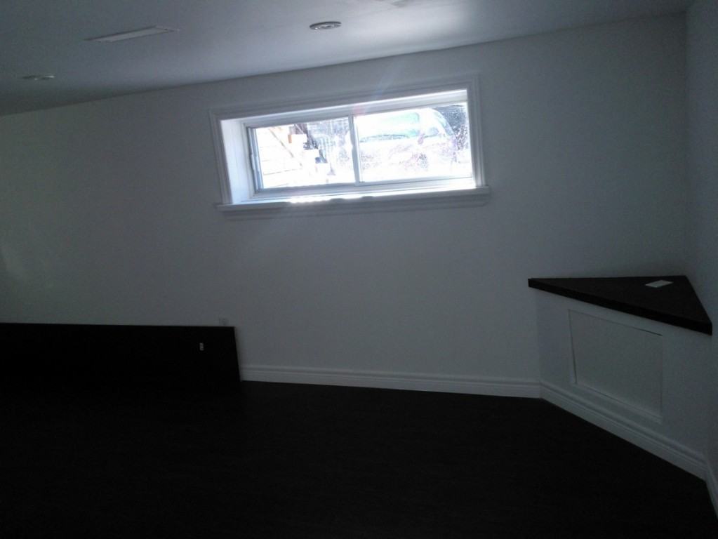 98 Park St - Photo 3 of 7