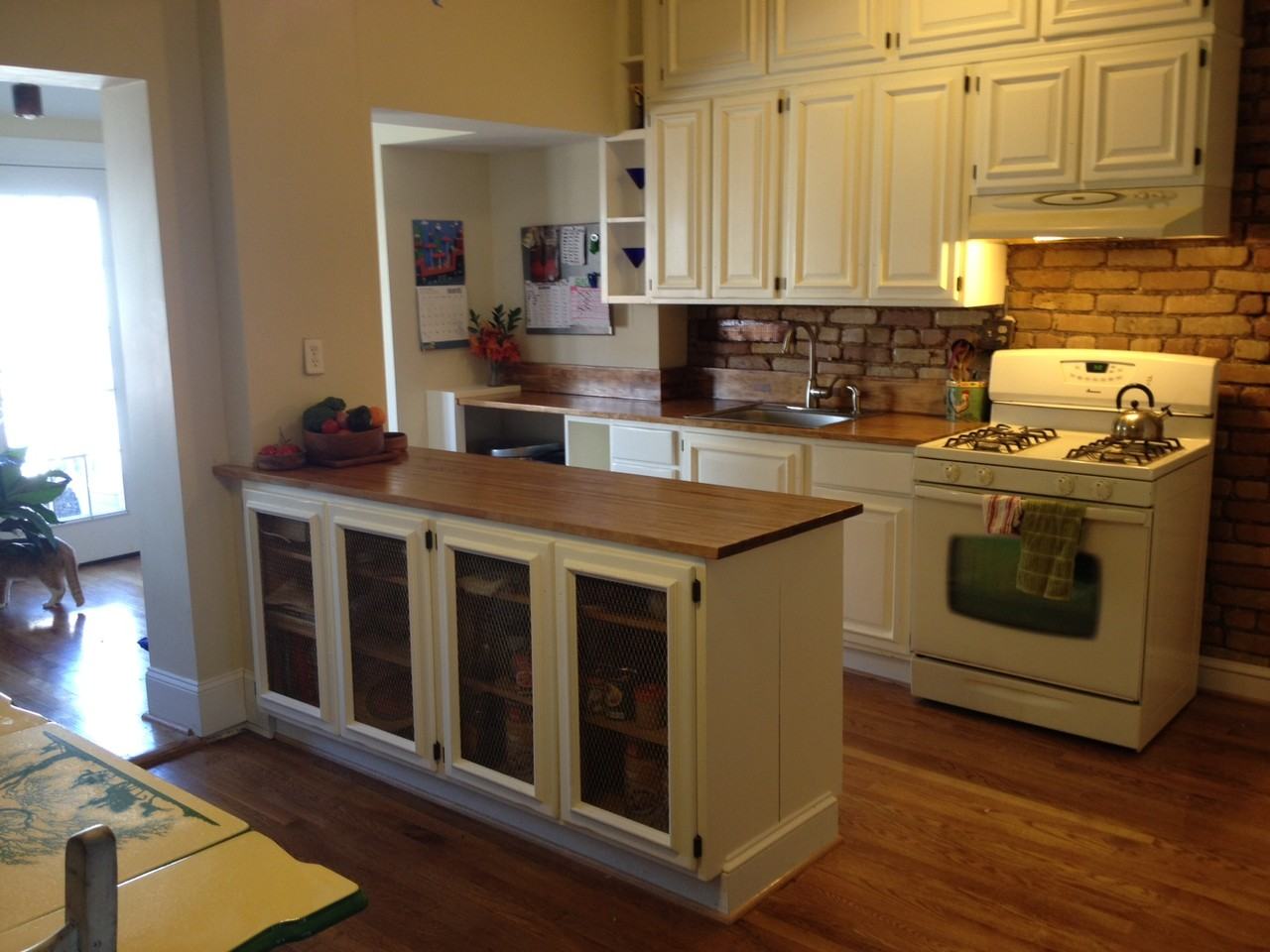1121 Abbey Pl NE - Photo 2 of 3